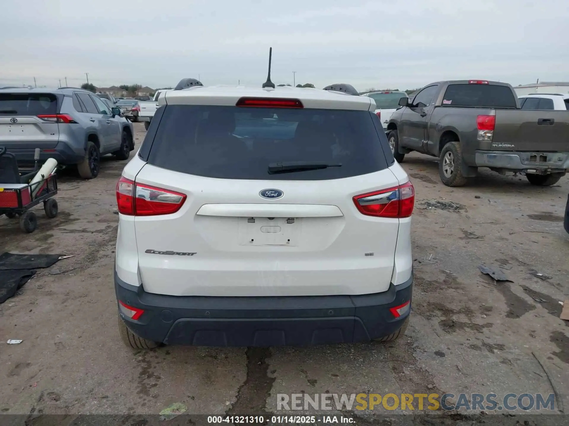 17 fotografías del automóvil dañado MAJ6S3GL6KC277040 FORD ECOSPORT 2019