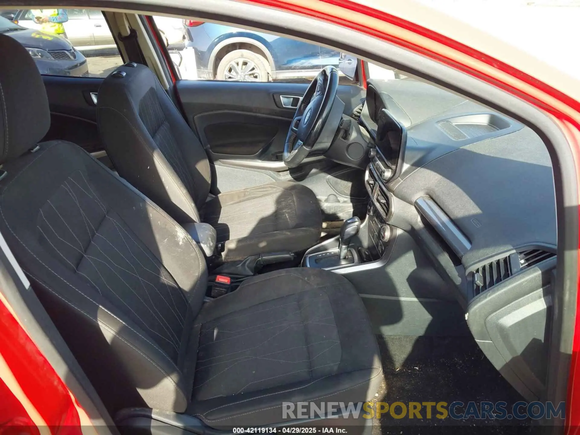 5 fotografías del automóvil dañado MAJ6S3GL9KC294995 FORD ECOSPORT 2019