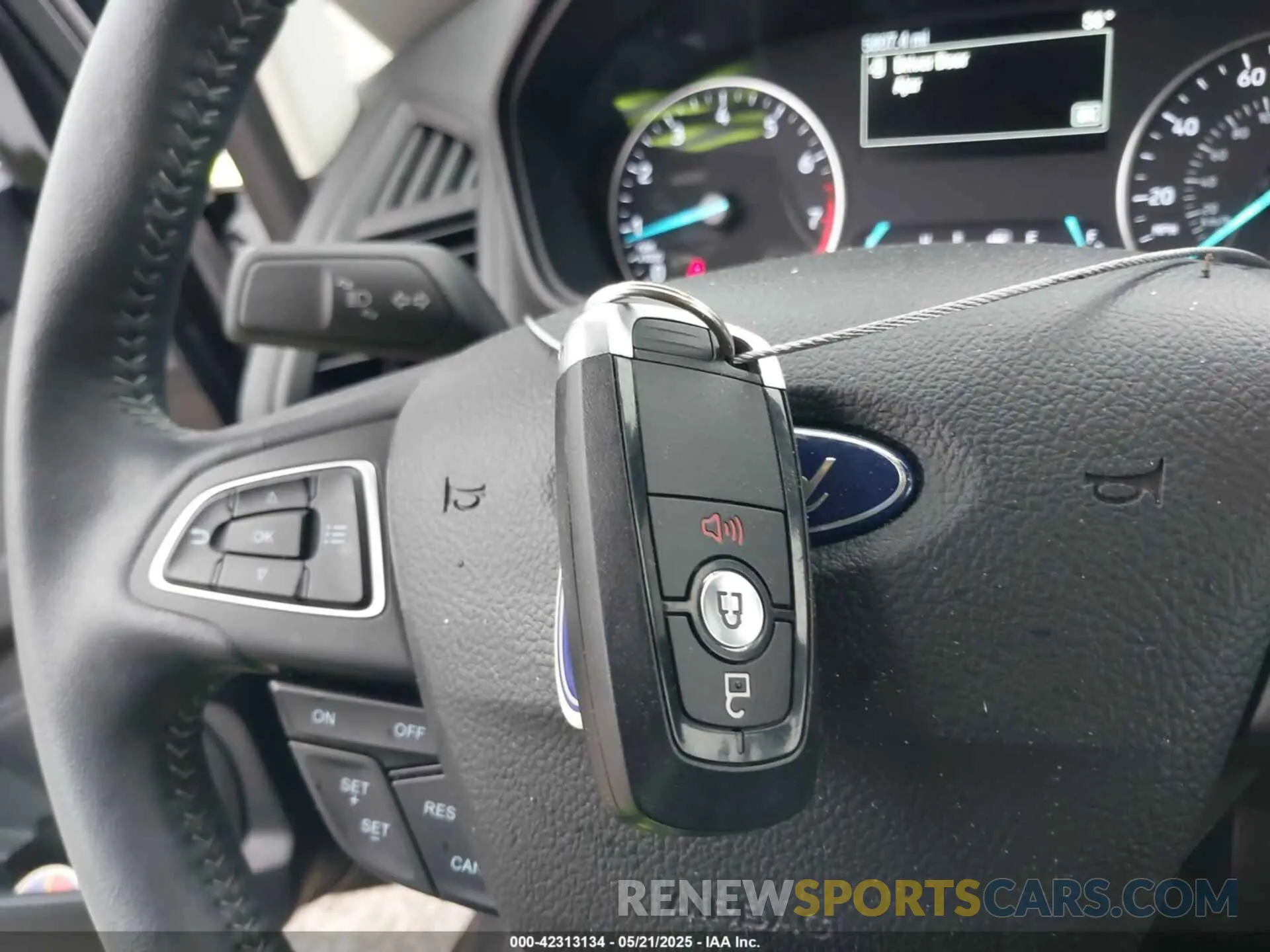 11 fotografías del automóvil dañado MAJ6S3JL8KC252584 FORD ECOSPORT 2019