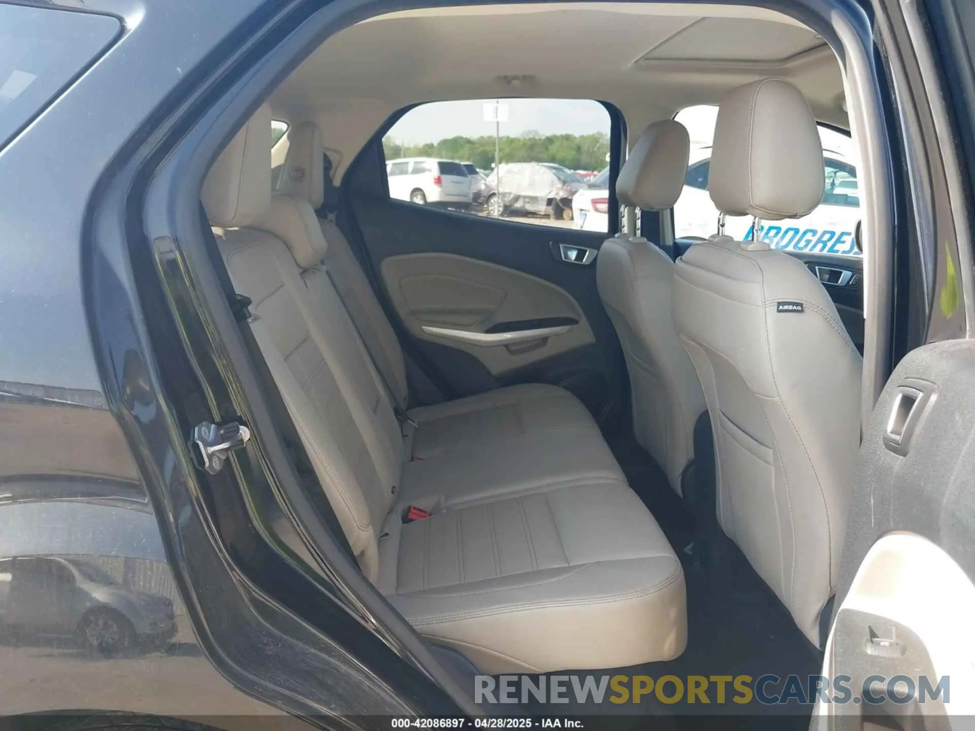 8 fotografías del automóvil dañado MAJ6S3KL1KC299406 FORD ECOSPORT 2019
