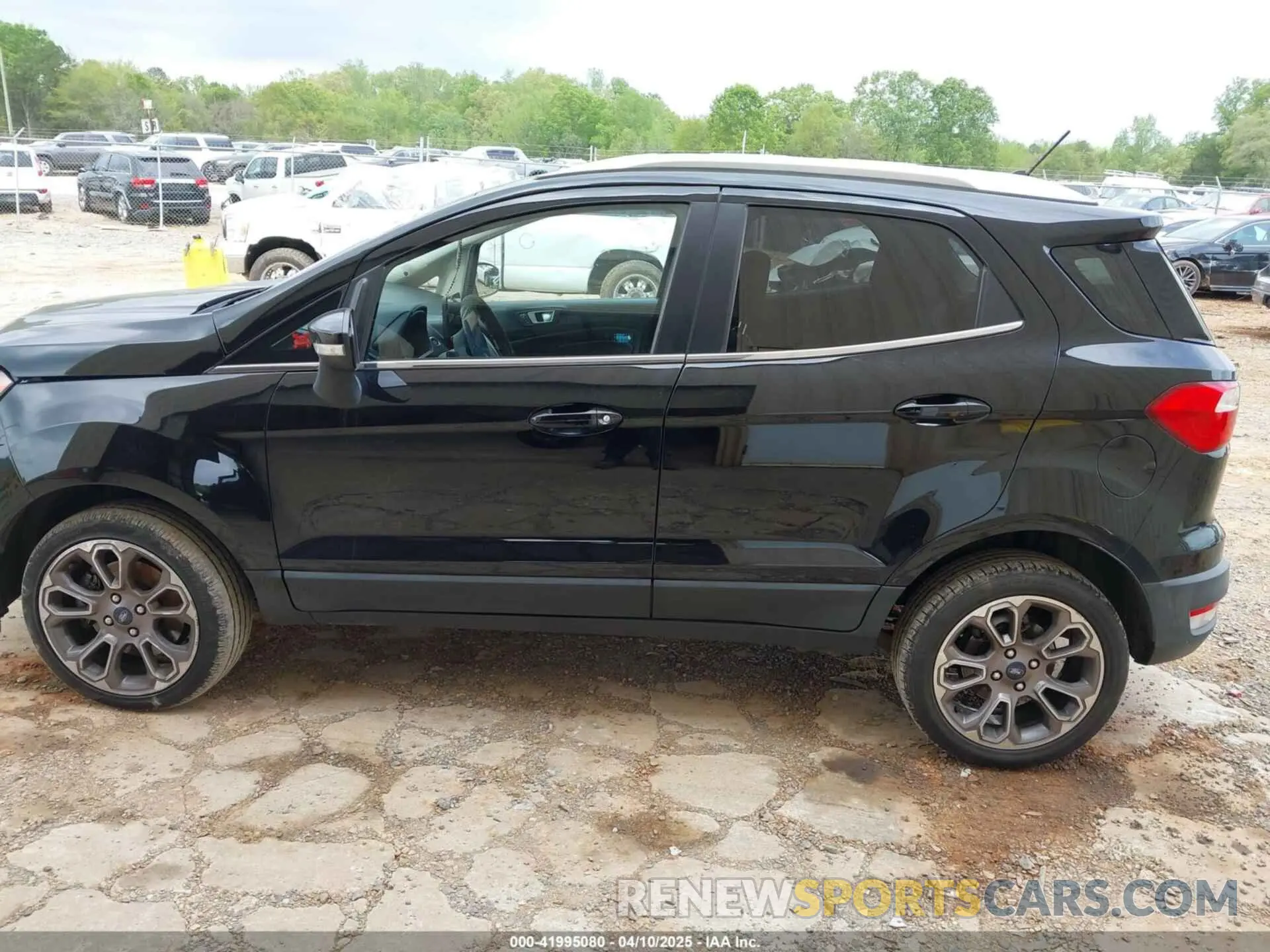 14 fotografías del automóvil dañado MAJ6S3KL8KC281579 FORD ECOSPORT 2019