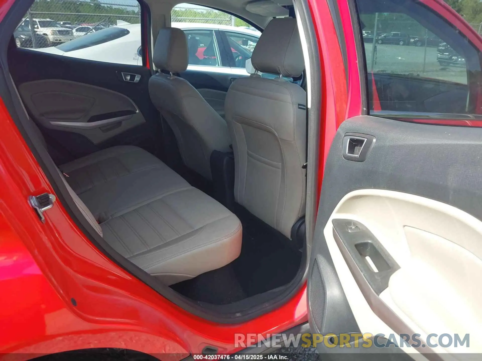 8 fotografías del automóvil dañado MAJ3S2KE2LC343672 FORD ECOSPORT 2020