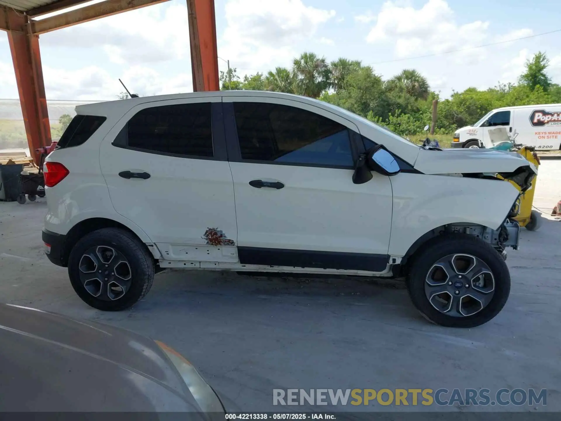 14 fotografías del automóvil dañado MAJ6S3FL7LC338303 FORD ECOSPORT 2020