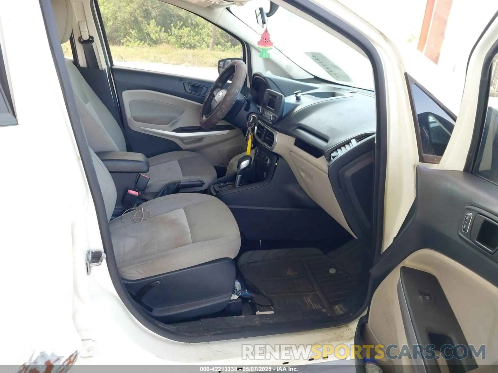 5 fotografías del automóvil dañado MAJ6S3FL7LC338303 FORD ECOSPORT 2020