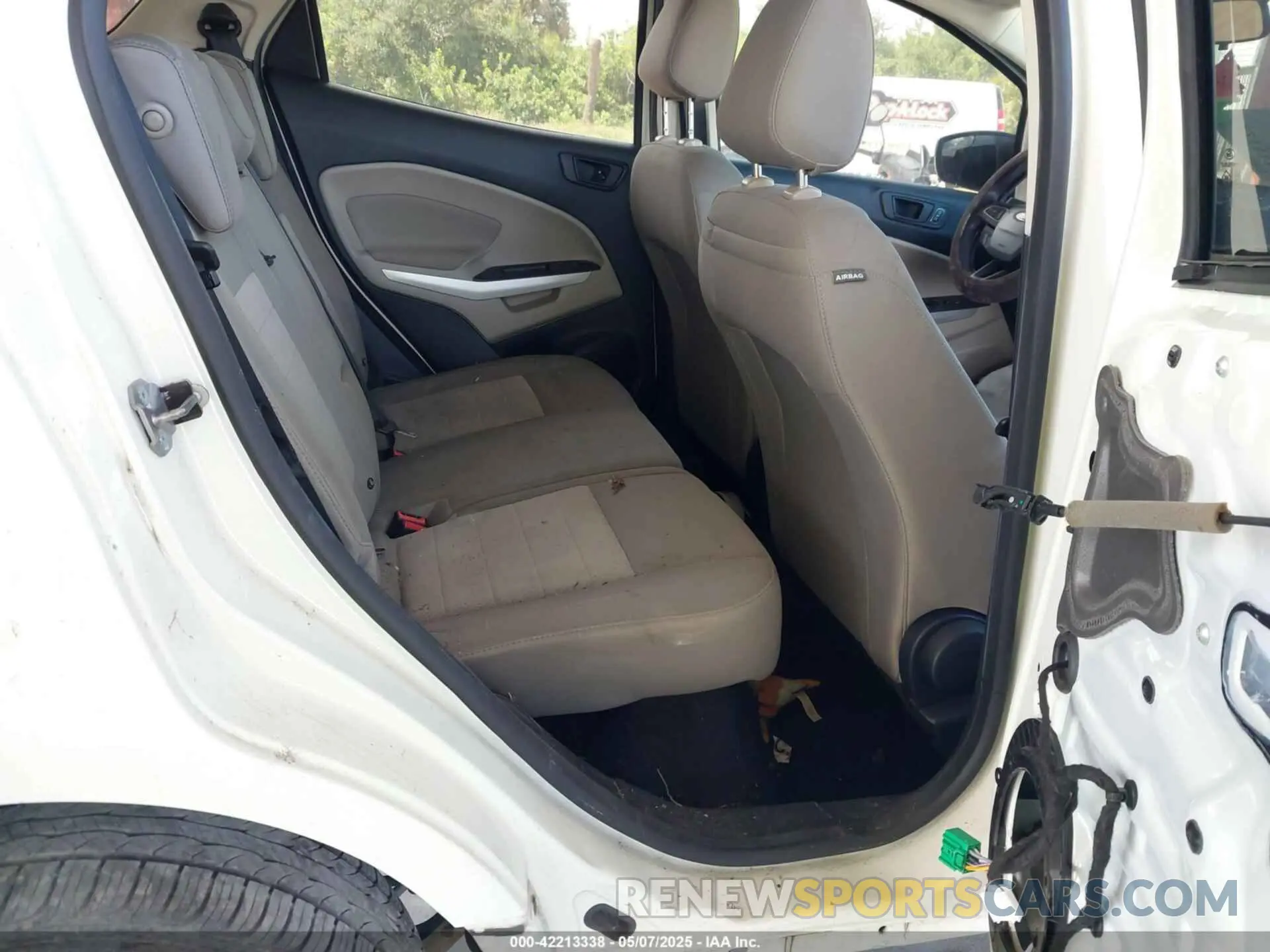 8 fotografías del automóvil dañado MAJ6S3FL7LC338303 FORD ECOSPORT 2020