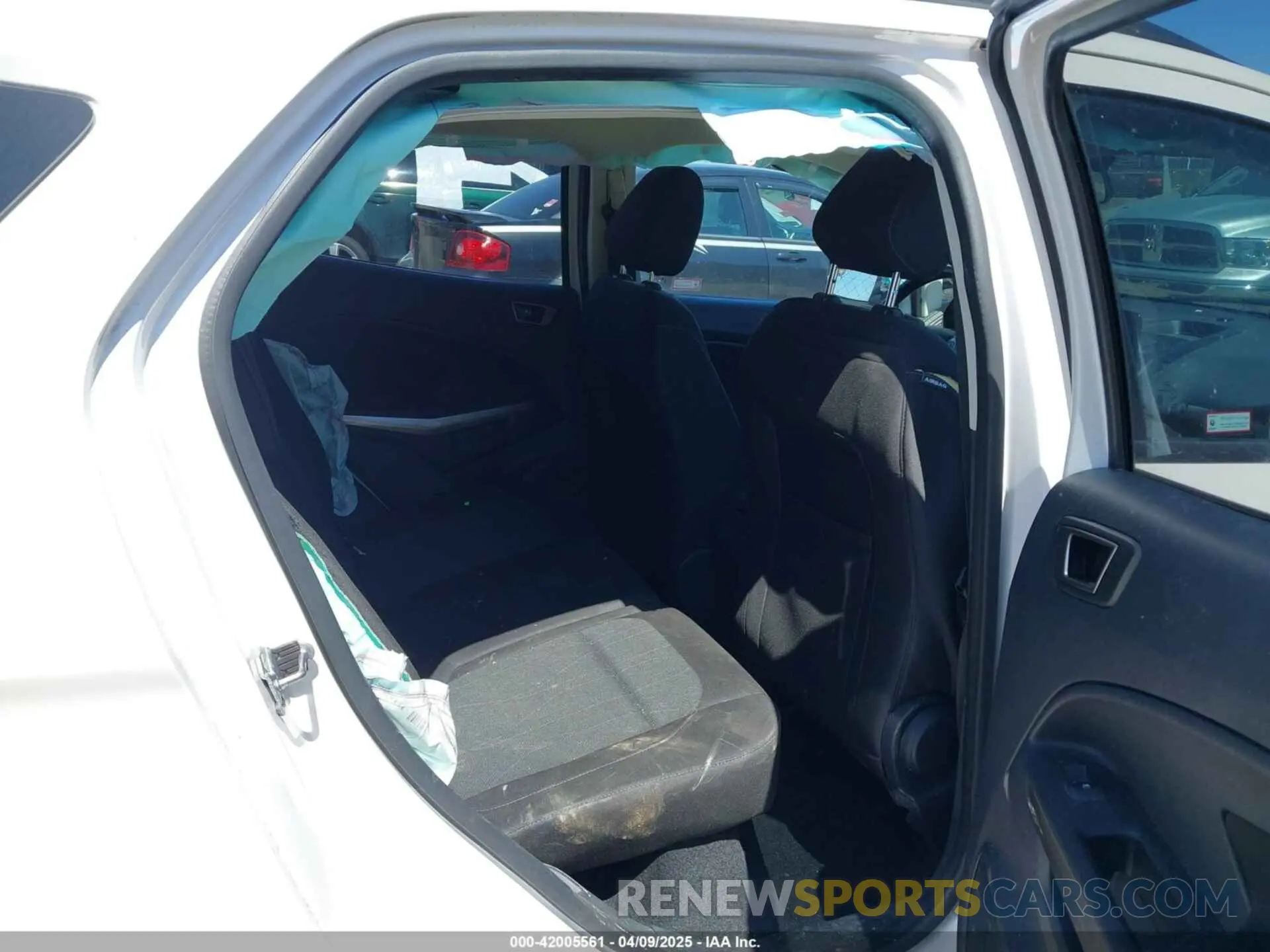 8 fotografías del automóvil dañado MAJ6S3GL6LC335827 FORD ECOSPORT 2020