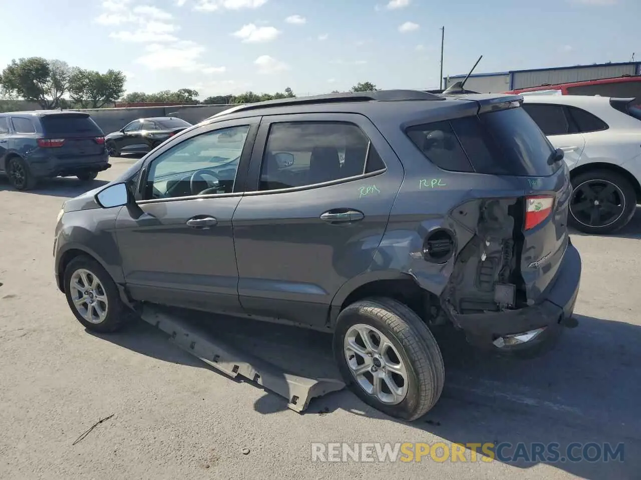 2 fotografías del automóvil dañado MAJ3S2GE2MC395779 FORD ECOSPORT 2021
