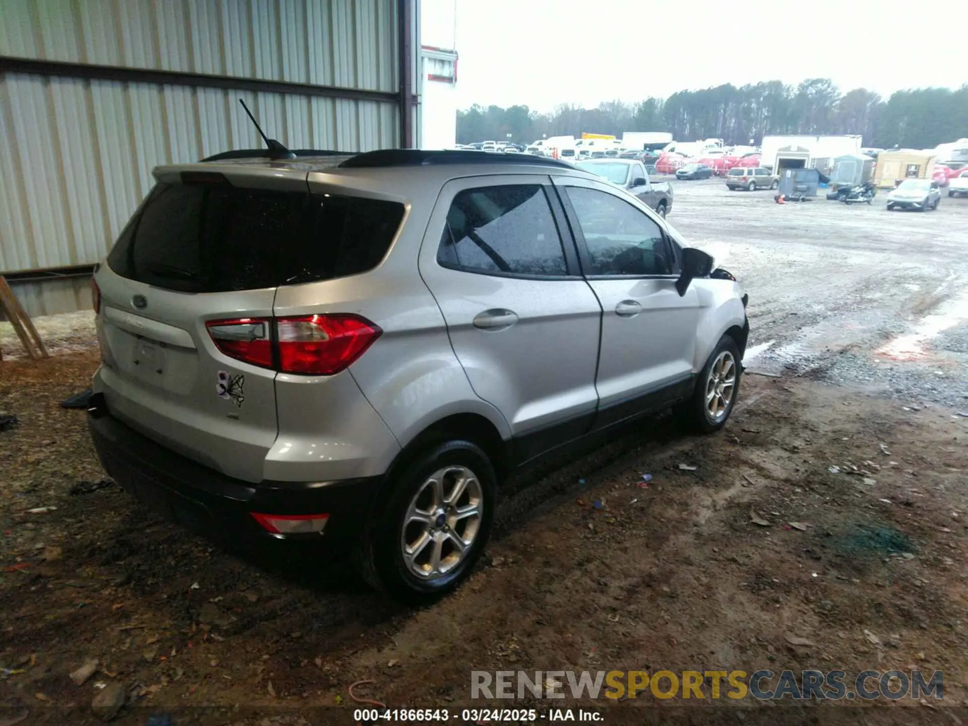 4 fotografías del automóvil dañado MAJ3S2GE4MC439684 FORD ECOSPORT 2021