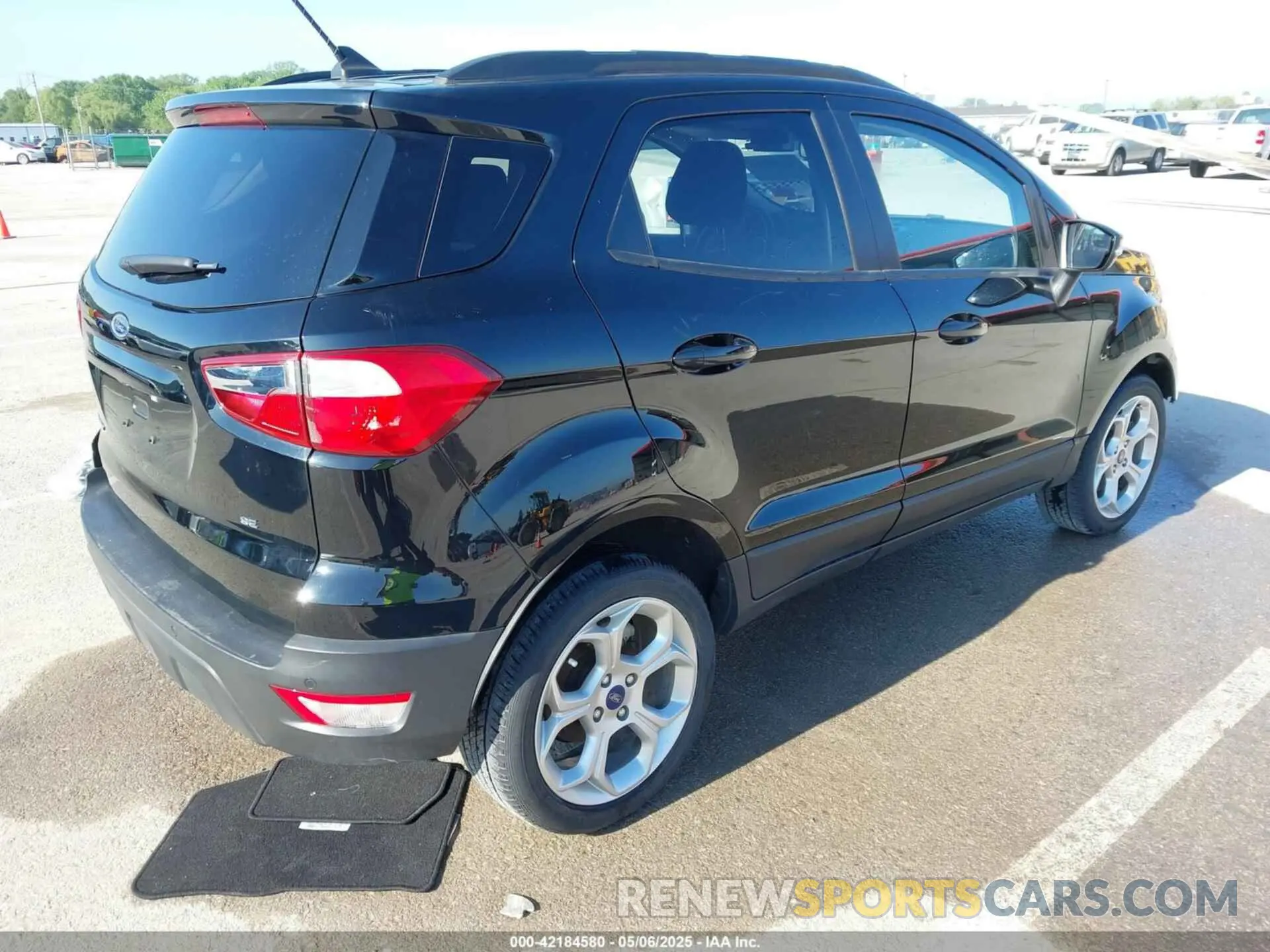 4 fotografías del automóvil dañado MAJ3S2GEXMC442332 FORD ECOSPORT 2021