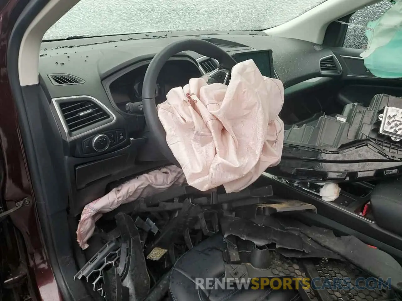 8 fotografías del automóvil dañado 2FMPK4J9XRBA59982 FORD EDGE 2024