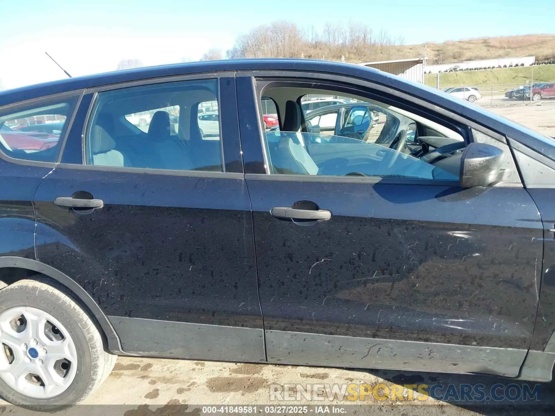 14 fotografías del automóvil dañado 1FMCU0F70KUB49375 FORD ESCAPE 2019