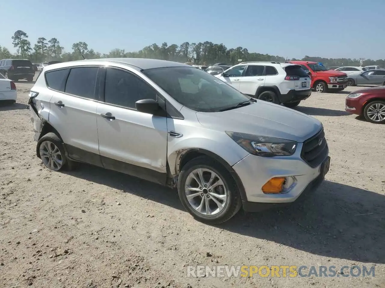 4 fotografías del automóvil dañado 1FMCU0F70KUC03130 FORD ESCAPE 2019