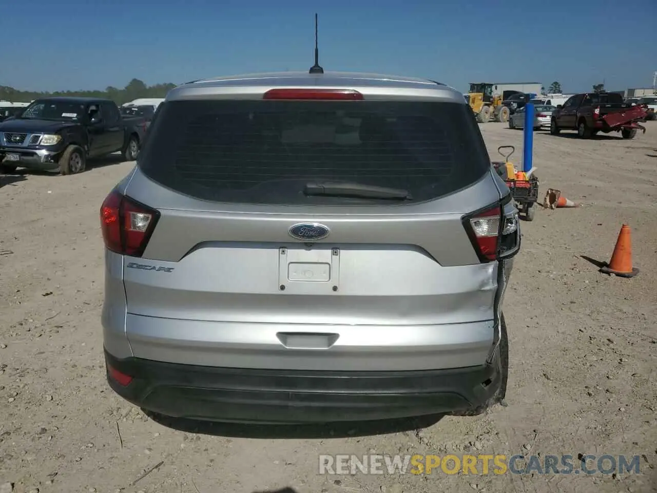 6 fotografías del automóvil dañado 1FMCU0F70KUC03130 FORD ESCAPE 2019