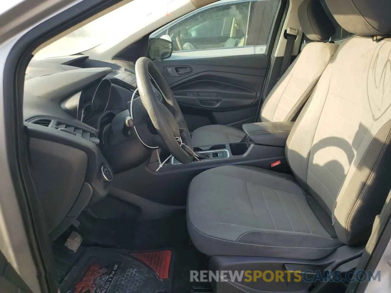 7 fotografías del automóvil dañado 1FMCU0F70KUC03130 FORD ESCAPE 2019