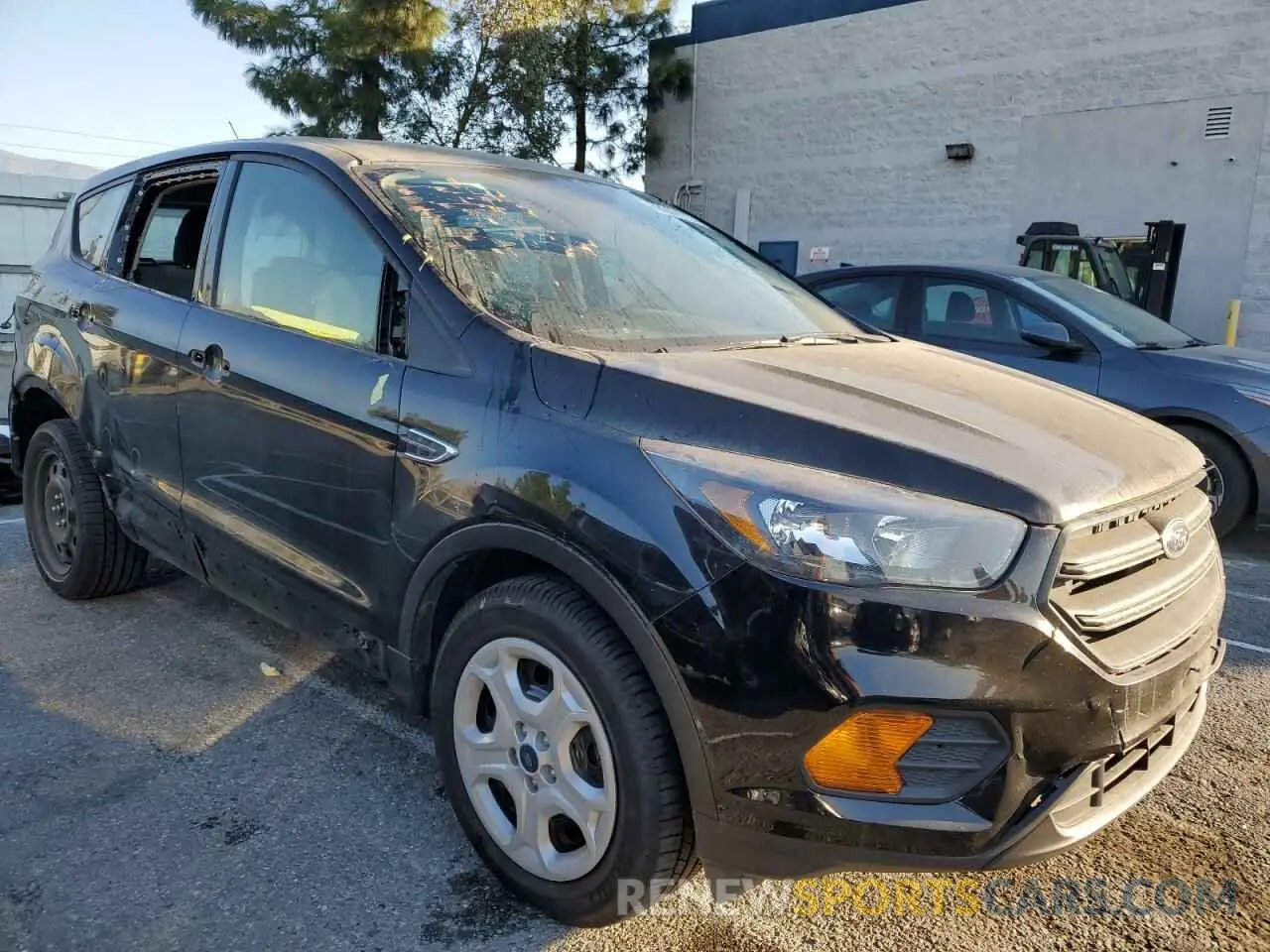 4 fotografías del automóvil dañado 1FMCU0F71KUB05014 FORD ESCAPE 2019