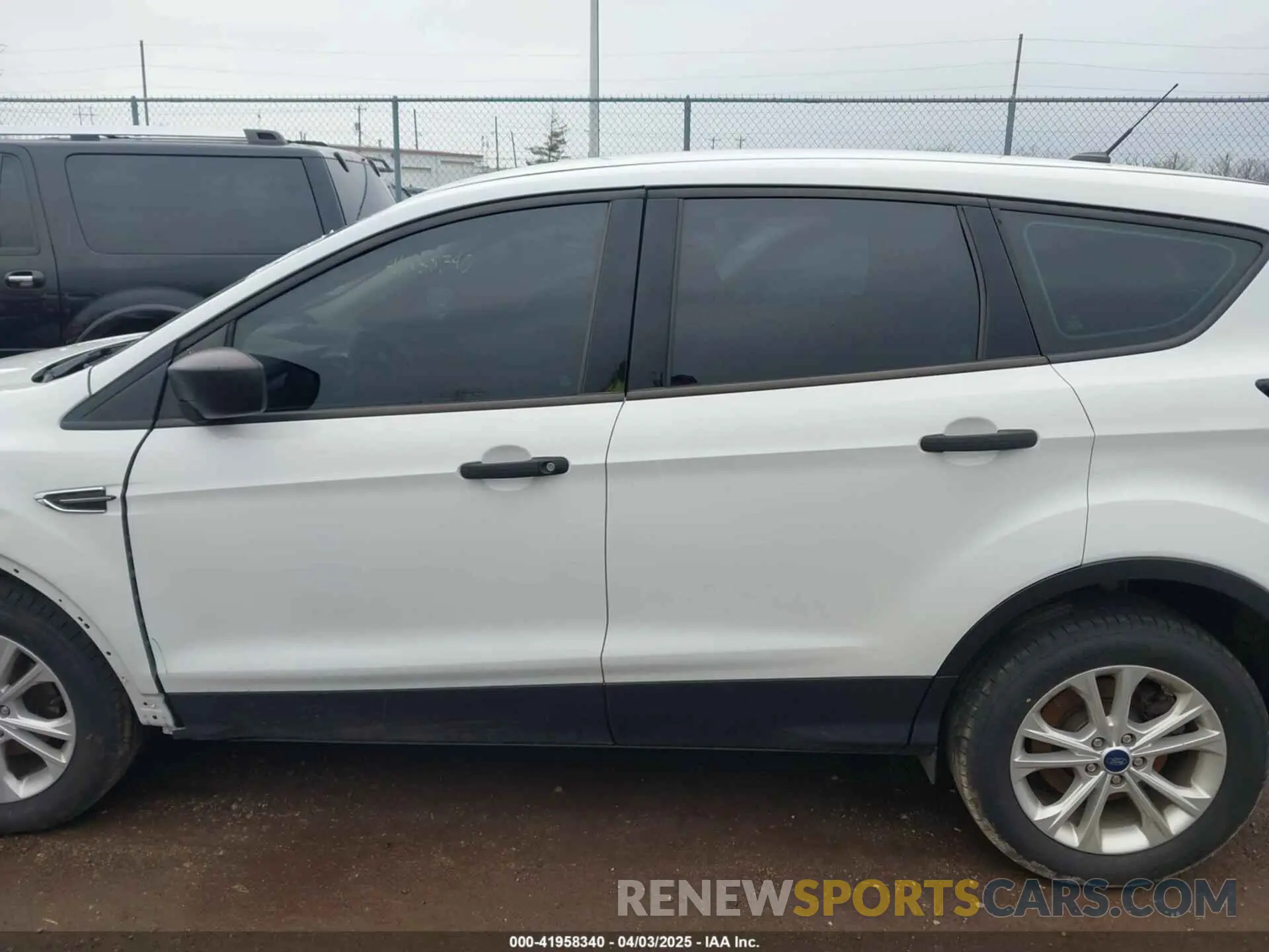15 fotografías del automóvil dañado 1FMCU0F71KUB99590 FORD ESCAPE 2019