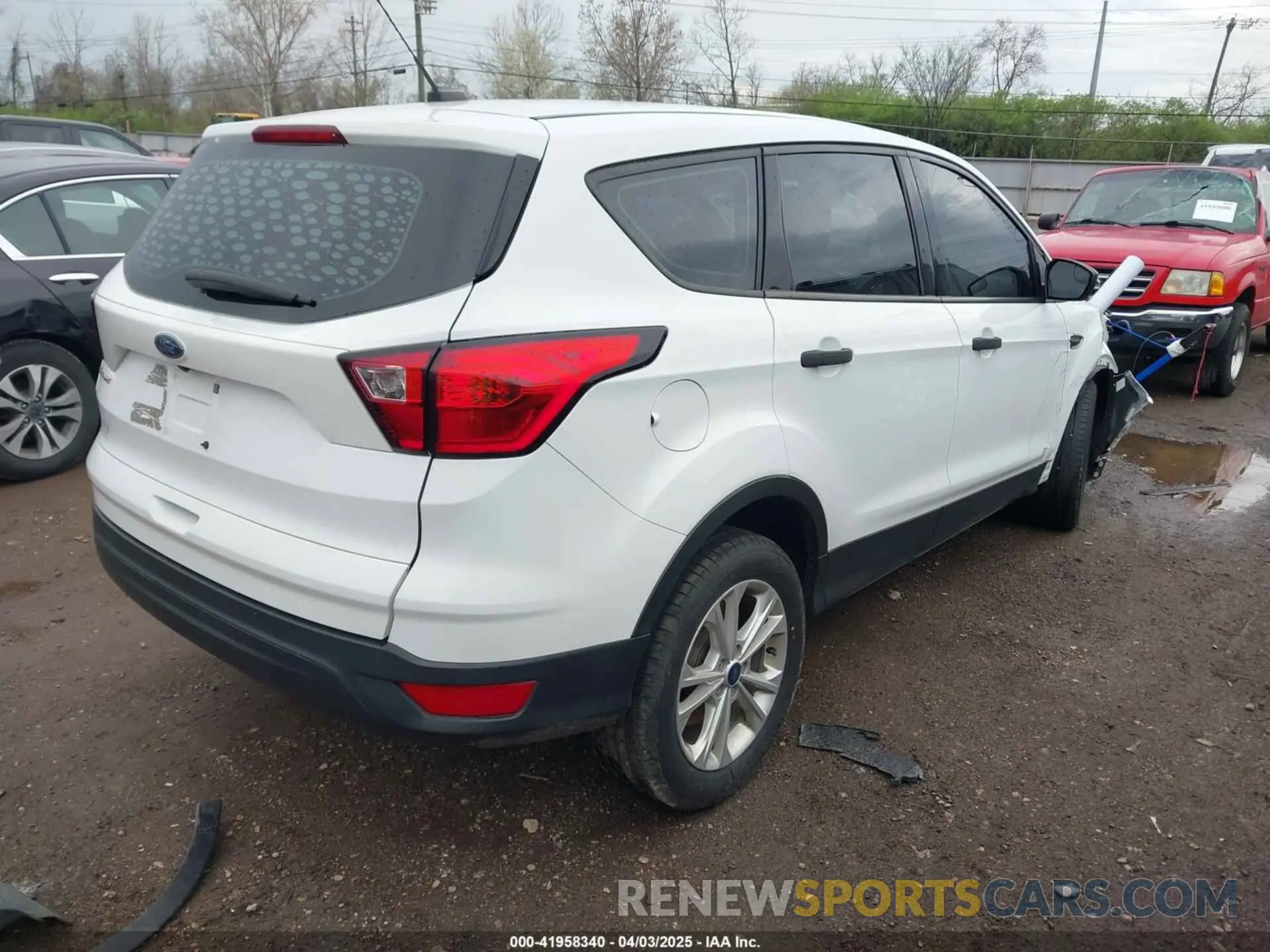 4 fotografías del automóvil dañado 1FMCU0F71KUB99590 FORD ESCAPE 2019