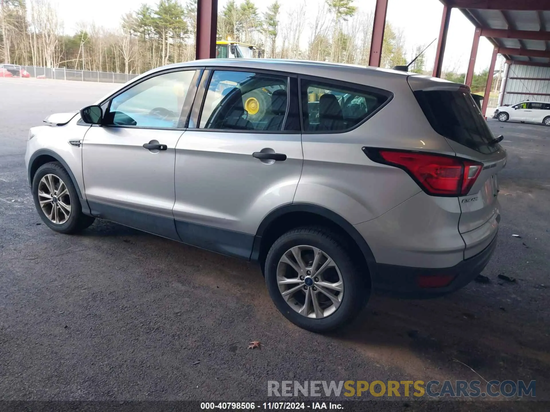 3 fotografías del automóvil dañado 1FMCU0F72KUB05801 FORD ESCAPE 2019