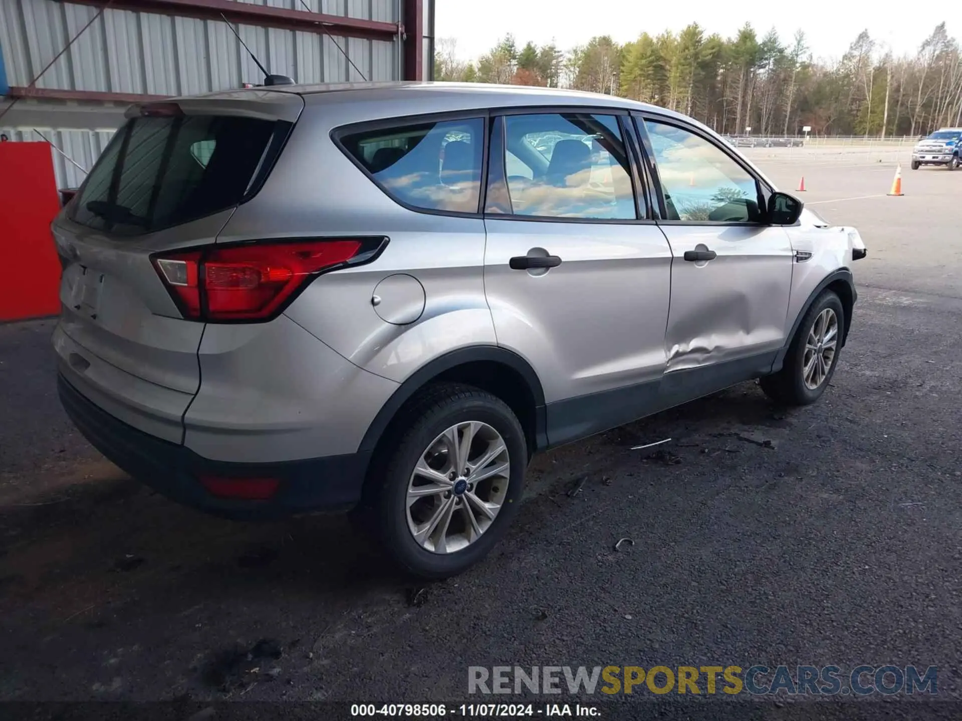 4 fotografías del automóvil dañado 1FMCU0F72KUB05801 FORD ESCAPE 2019