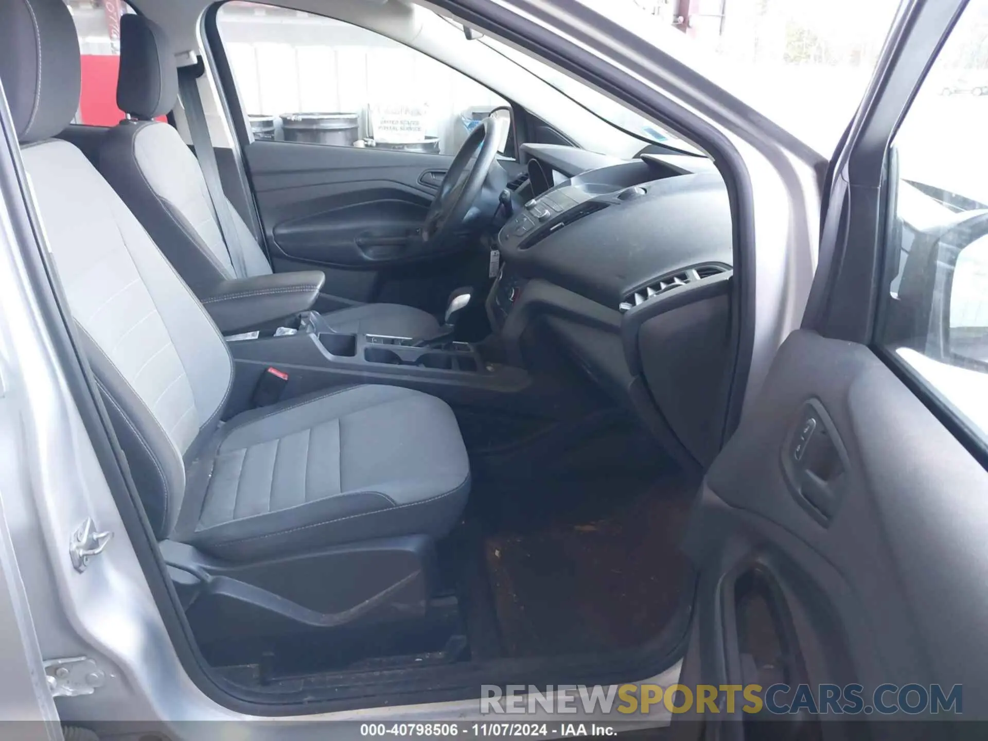 5 fotografías del automóvil dañado 1FMCU0F72KUB05801 FORD ESCAPE 2019