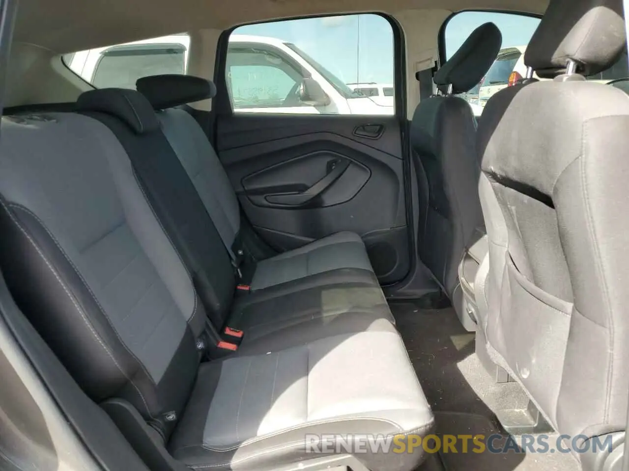 10 fotografías del automóvil dañado 1FMCU0F73KUB01921 FORD ESCAPE 2019