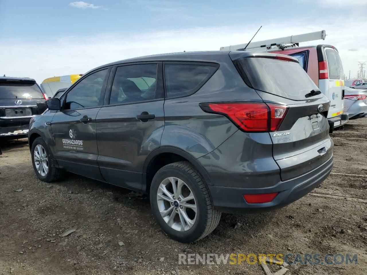 2 fotografías del automóvil dañado 1FMCU0F73KUB01921 FORD ESCAPE 2019