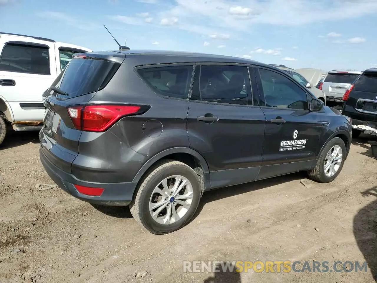 3 fotografías del automóvil dañado 1FMCU0F73KUB01921 FORD ESCAPE 2019
