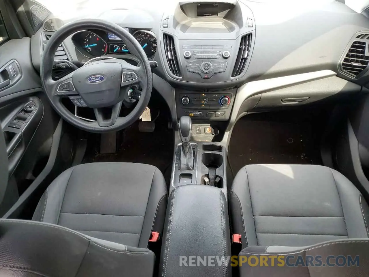 8 fotografías del automóvil dañado 1FMCU0F73KUB01921 FORD ESCAPE 2019