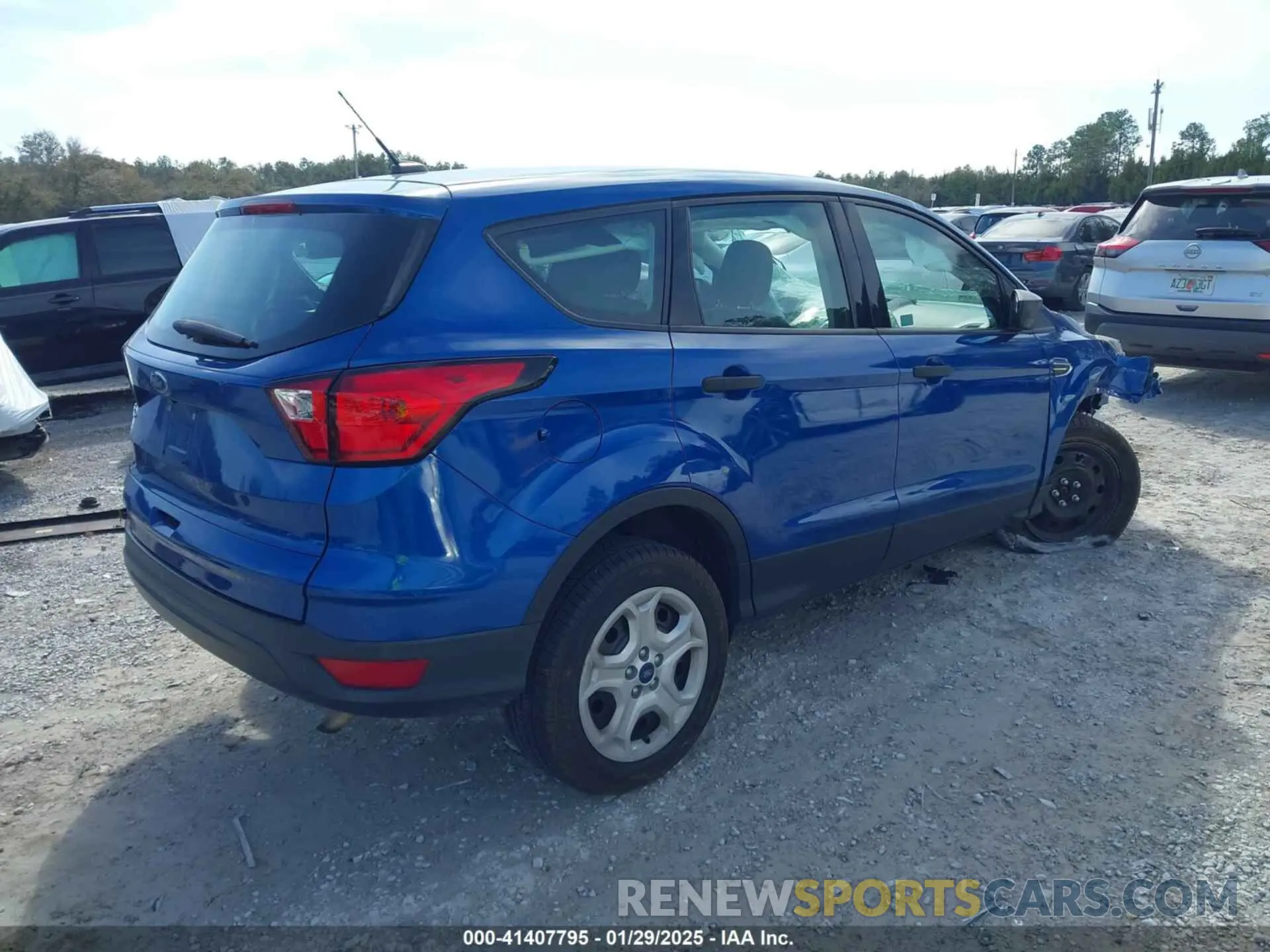 4 fotografías del automóvil dañado 1FMCU0F73KUC57358 FORD ESCAPE 2019