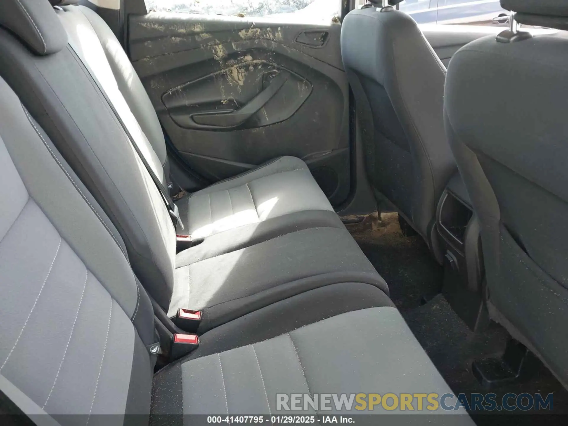 8 fotografías del automóvil dañado 1FMCU0F73KUC57358 FORD ESCAPE 2019