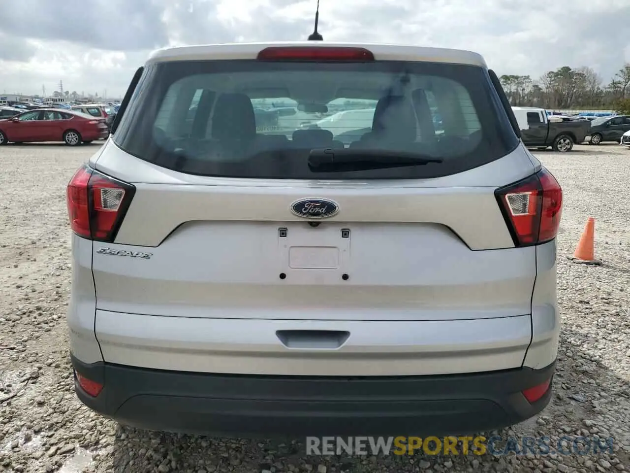6 fotografías del automóvil dañado 1FMCU0F74KUA04873 FORD ESCAPE 2019