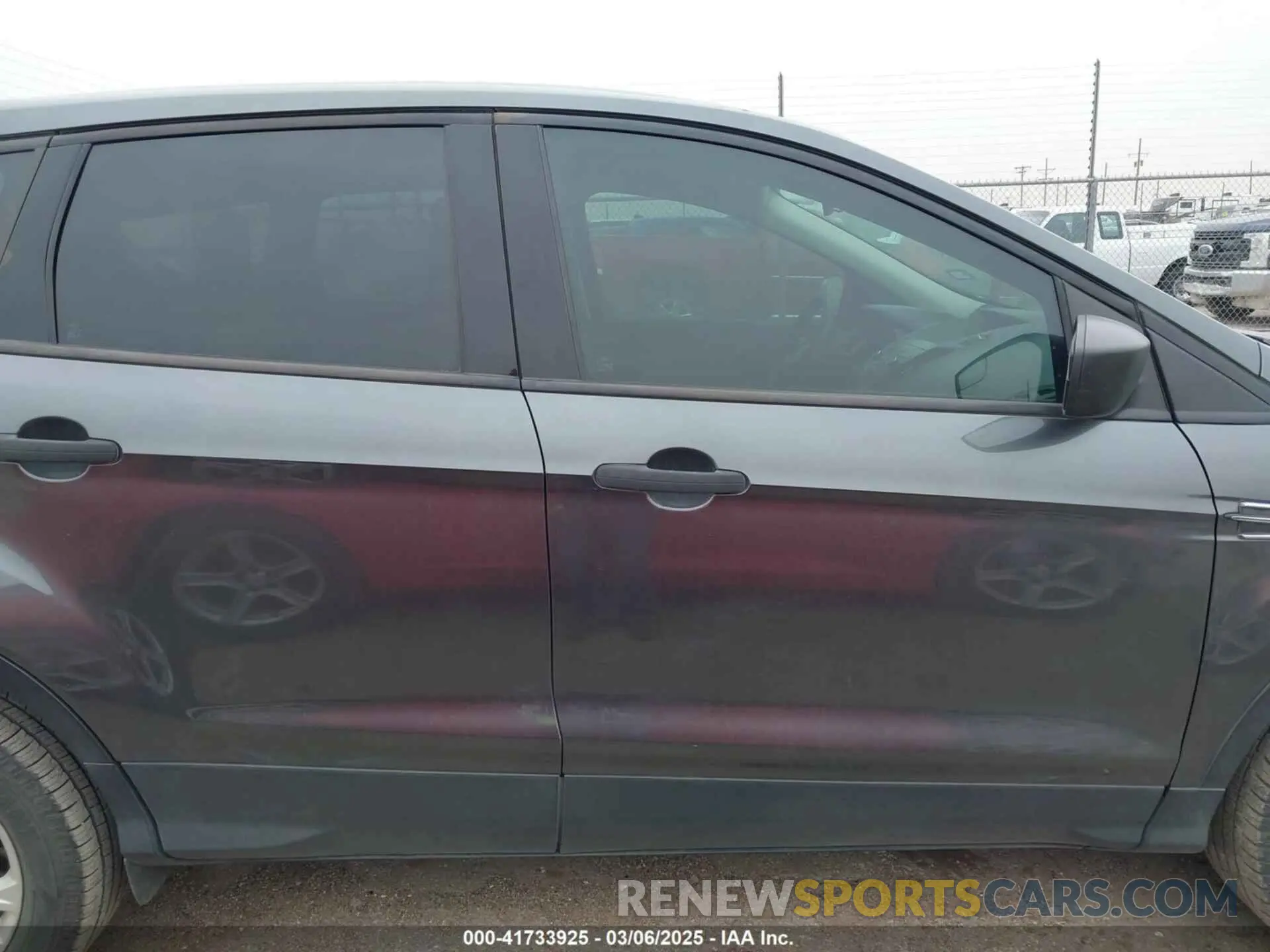 13 fotografías del automóvil dañado 1FMCU0F74KUB26214 FORD ESCAPE 2019