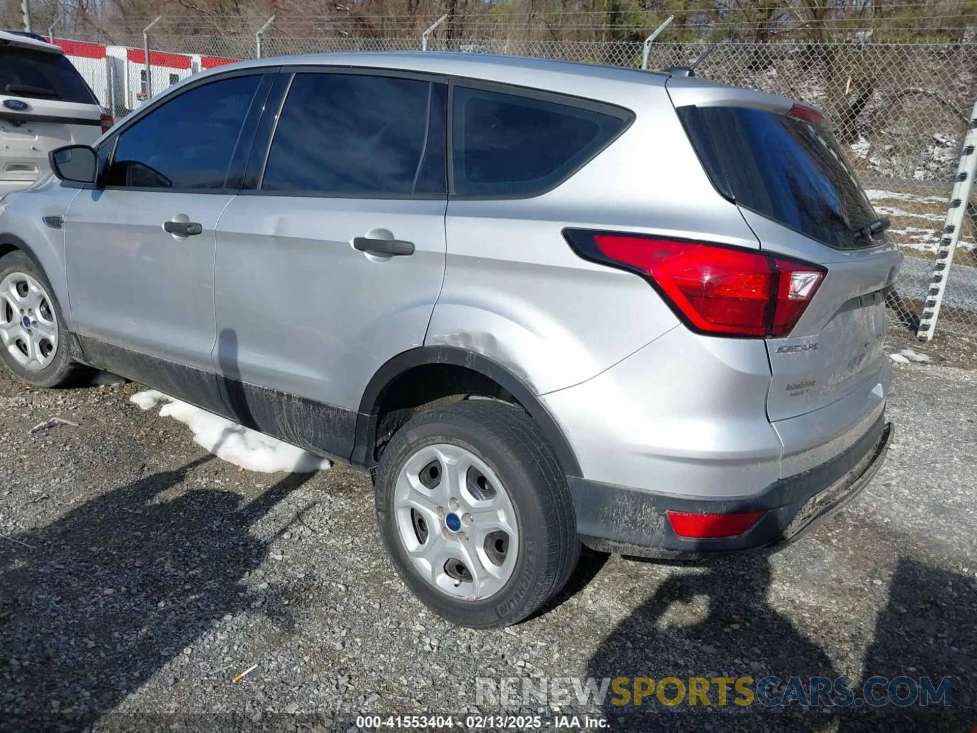 3 fotografías del automóvil dañado 1FMCU0F74KUB45314 FORD ESCAPE 2019