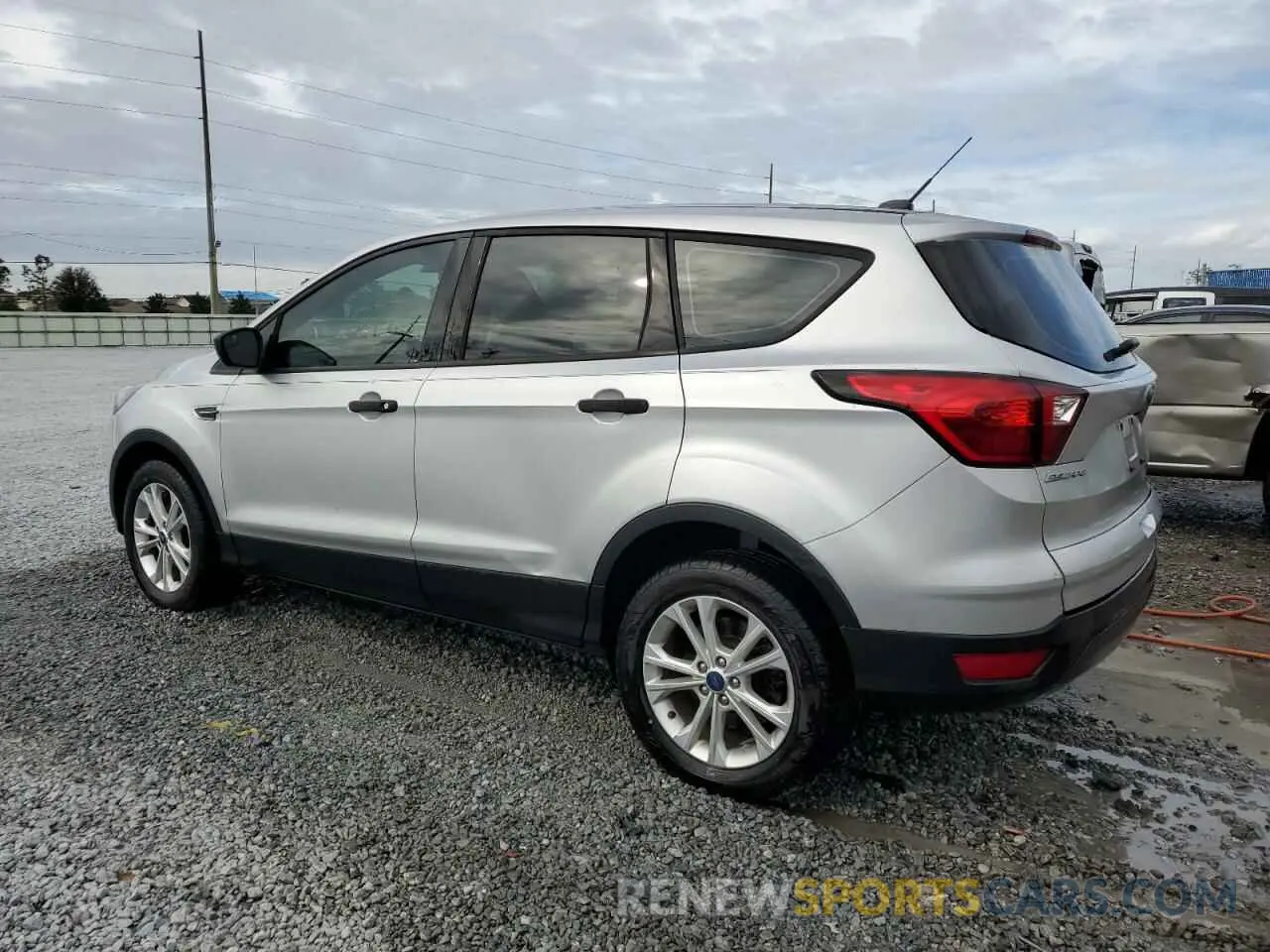 2 fotografías del automóvil dañado 1FMCU0F74KUB58998 FORD ESCAPE 2019