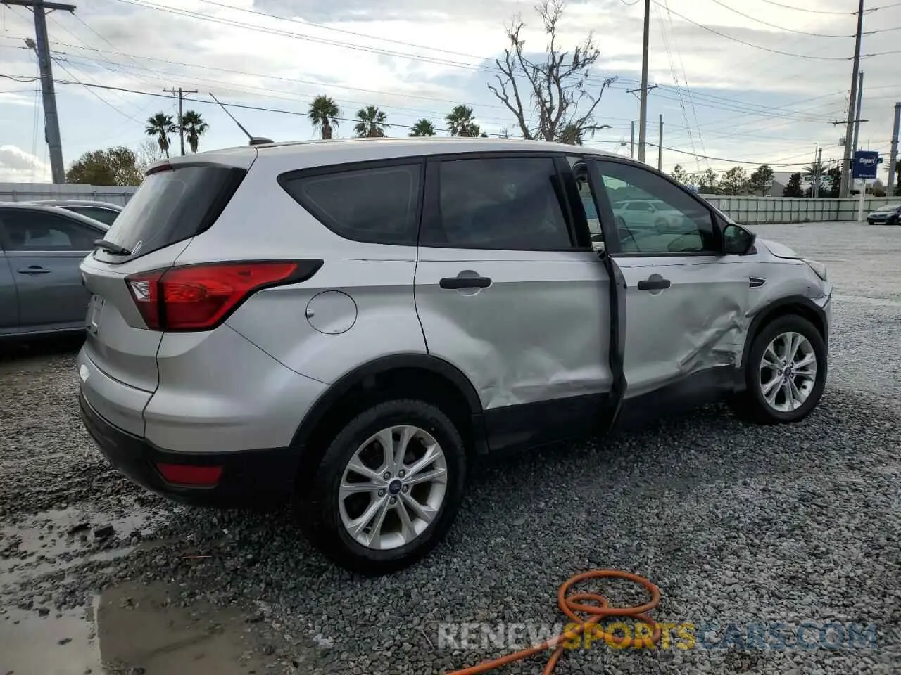 3 fotografías del automóvil dañado 1FMCU0F74KUB58998 FORD ESCAPE 2019