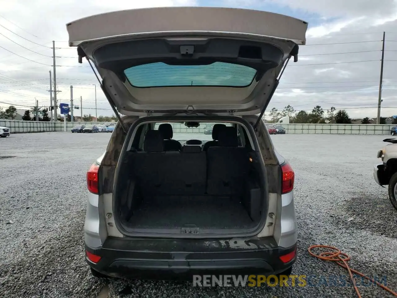 6 fotografías del automóvil dañado 1FMCU0F74KUB58998 FORD ESCAPE 2019