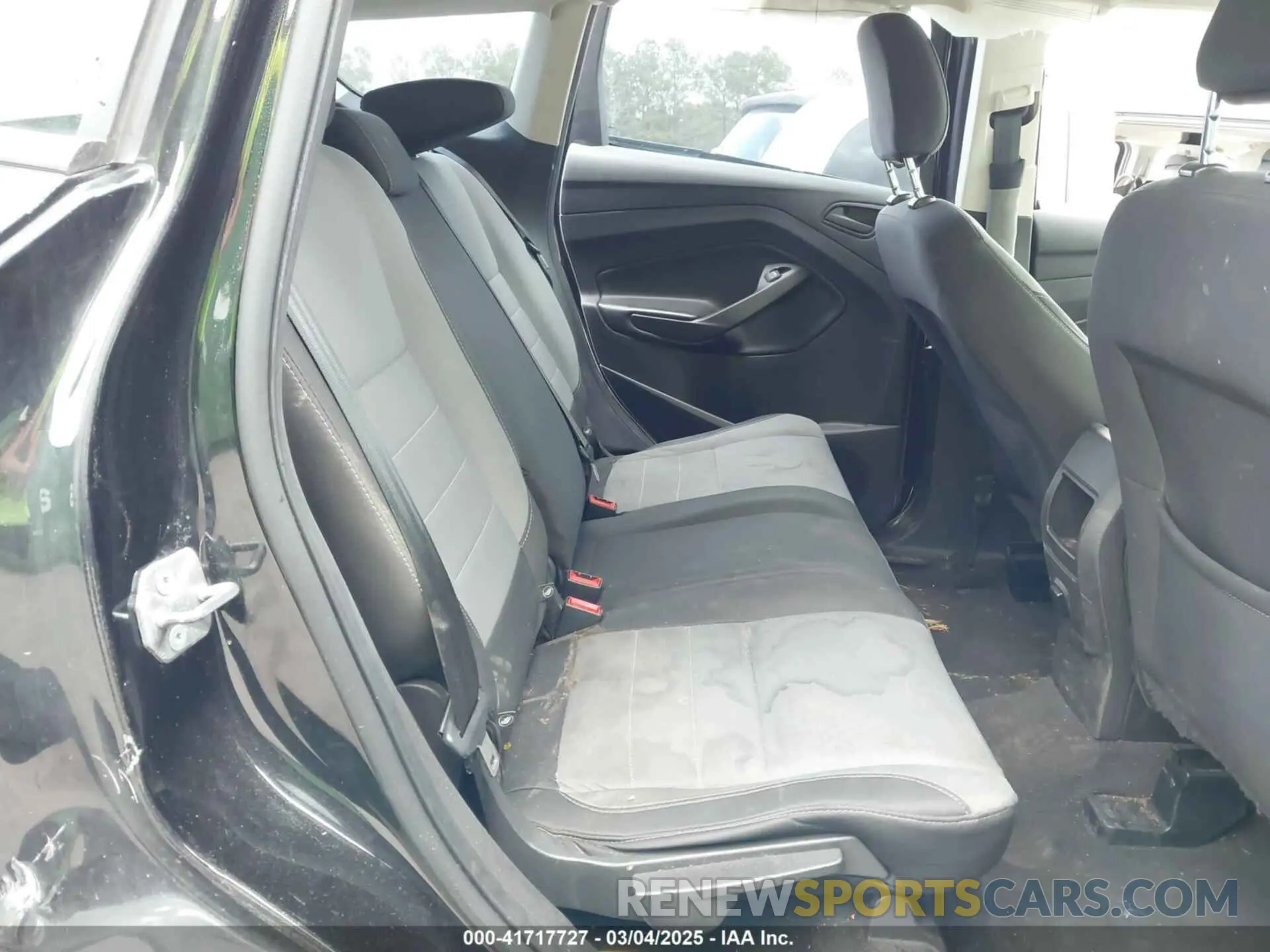 8 fotografías del automóvil dañado 1FMCU0F75KUB20308 FORD ESCAPE 2019