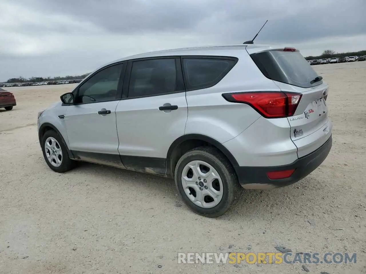 2 fotografías del automóvil dañado 1FMCU0F75KUC02555 FORD ESCAPE 2019