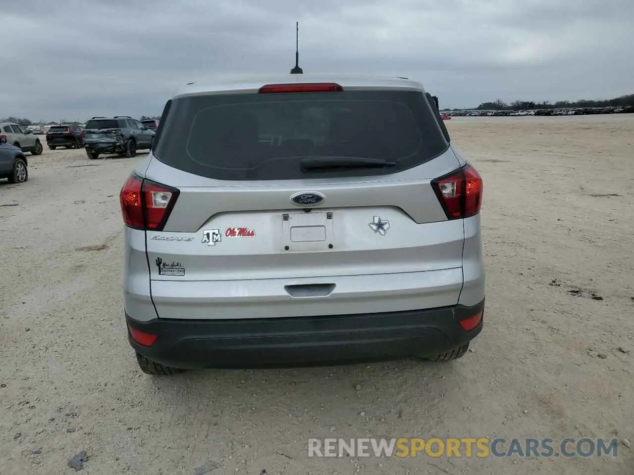 6 fotografías del automóvil dañado 1FMCU0F75KUC02555 FORD ESCAPE 2019