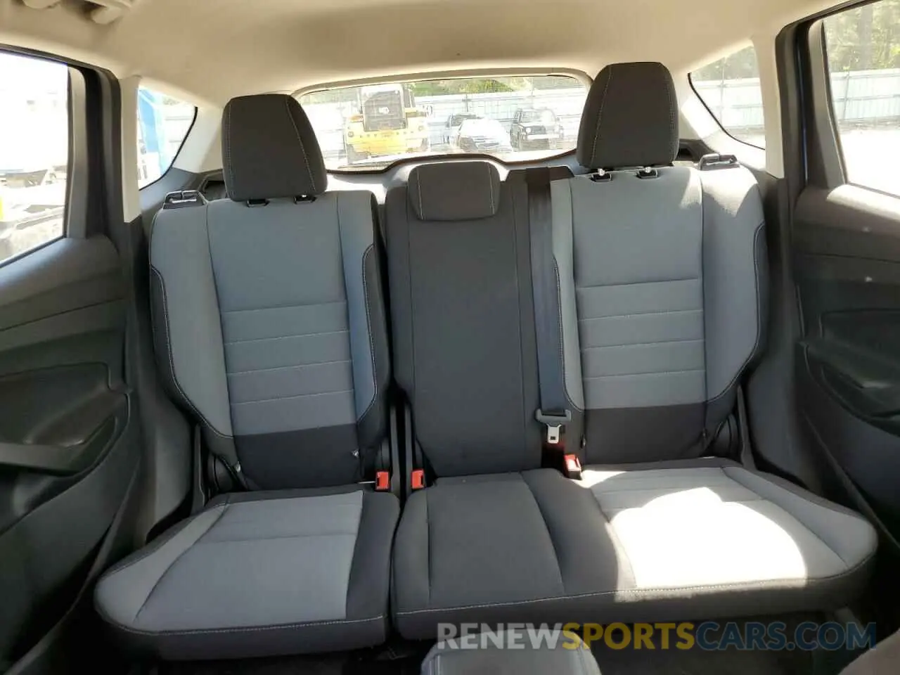 10 fotografías del automóvil dañado 1FMCU0F76KUA44792 FORD ESCAPE 2019