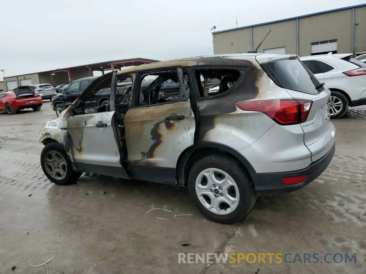 2 fotografías del automóvil dañado 1FMCU0F76KUA99601 FORD ESCAPE 2019