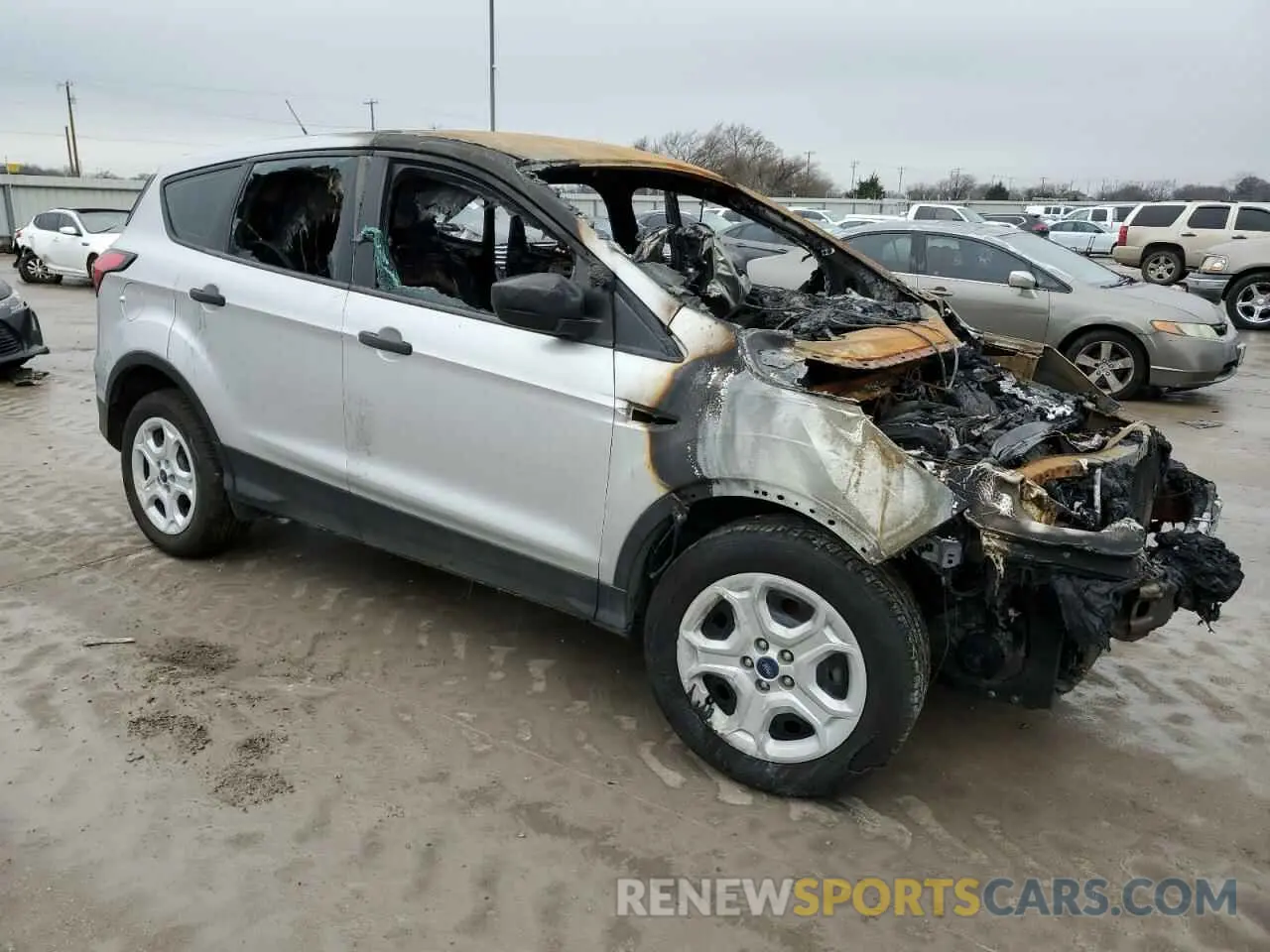 4 fotografías del automóvil dañado 1FMCU0F76KUA99601 FORD ESCAPE 2019