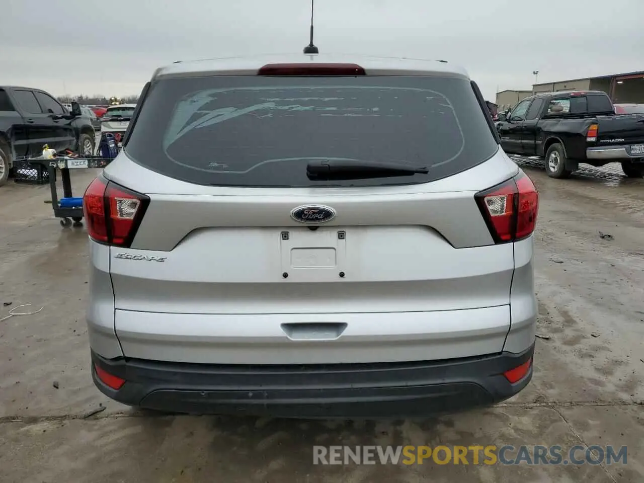 6 fotografías del automóvil dañado 1FMCU0F76KUA99601 FORD ESCAPE 2019