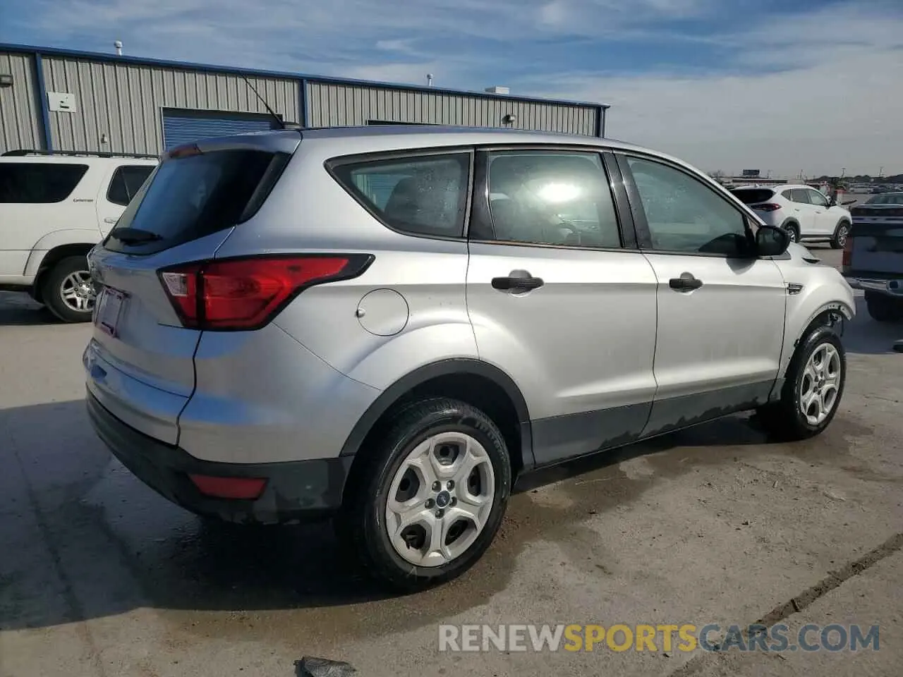 3 fotografías del automóvil dañado 1FMCU0F76KUA99842 FORD ESCAPE 2019