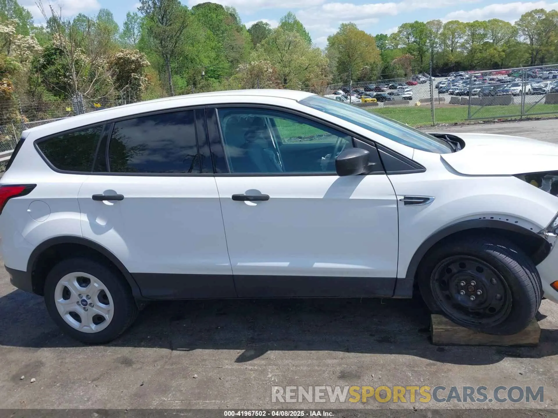 14 fotografías del automóvil dañado 1FMCU0F76KUB47758 FORD ESCAPE 2019