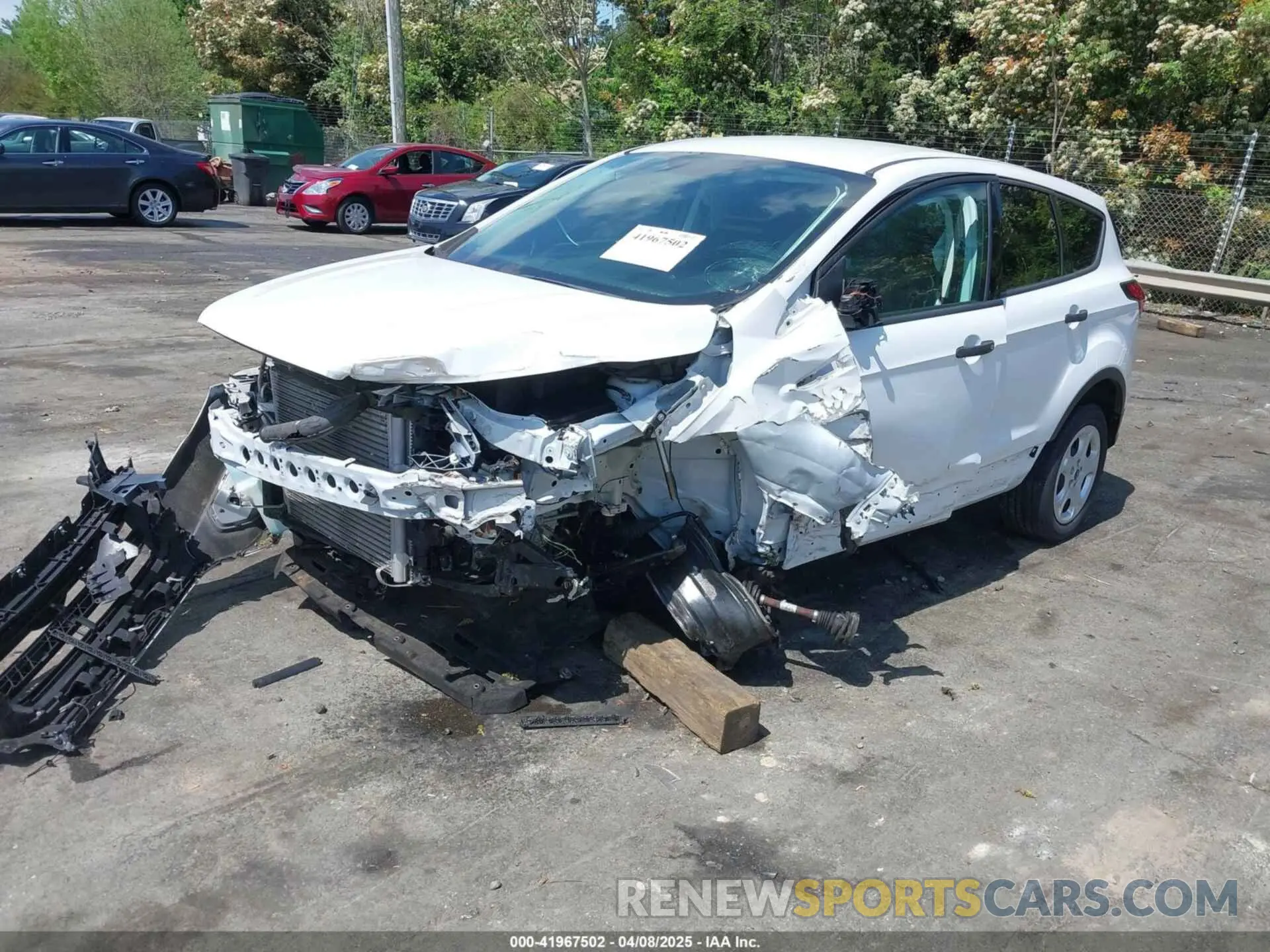 2 fotografías del automóvil dañado 1FMCU0F76KUB47758 FORD ESCAPE 2019