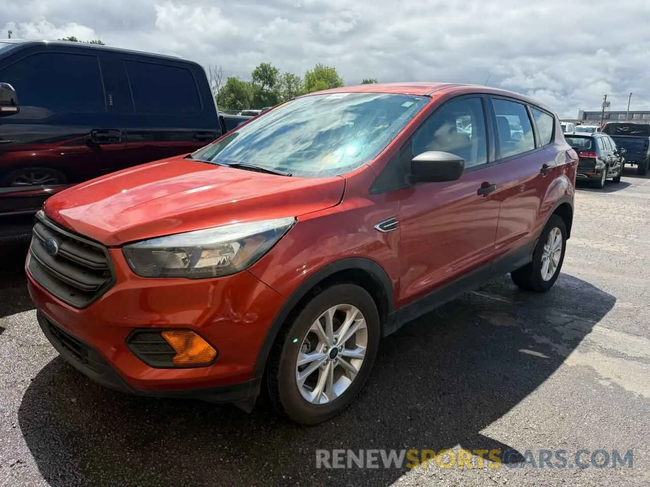 2 fotografías del automóvil dañado 1FMCU0F76KUB78010 FORD ESCAPE 2019
