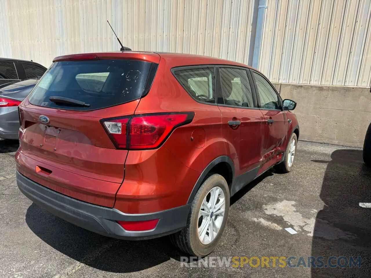 4 fotografías del automóvil dañado 1FMCU0F76KUB78010 FORD ESCAPE 2019