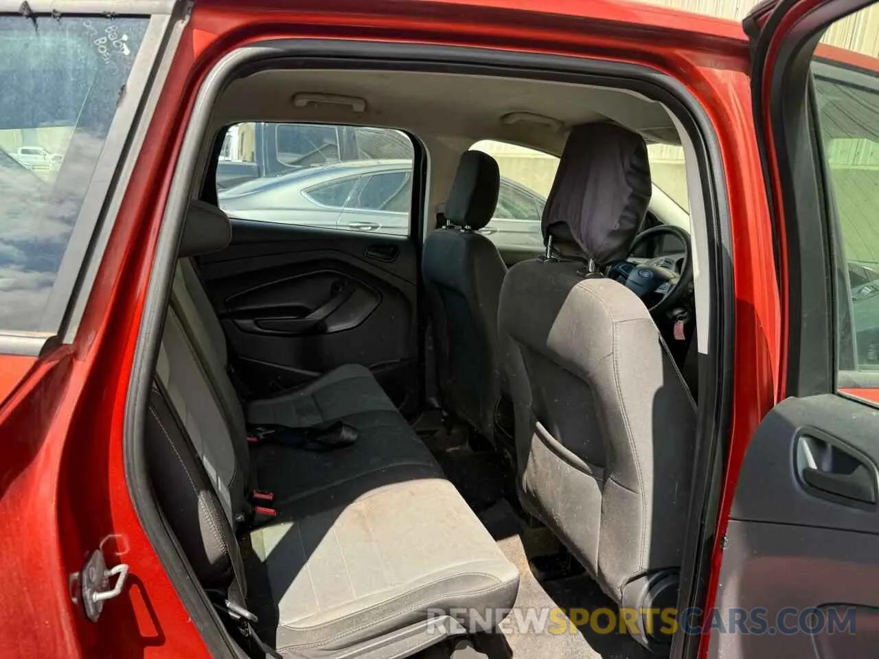 6 fotografías del automóvil dañado 1FMCU0F76KUB78010 FORD ESCAPE 2019