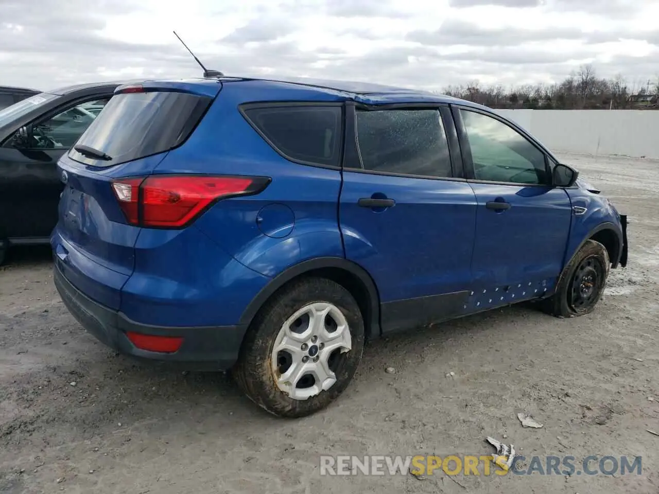 3 fotografías del automóvil dañado 1FMCU0F76KUB99181 FORD ESCAPE 2019